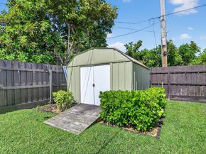 735 La Costa Way, Lantana FL 33462