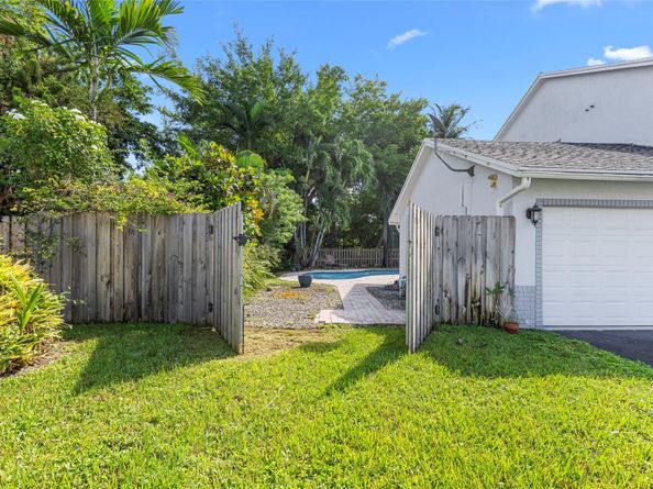 4770 SW 57th Ter, Davie FL 33314