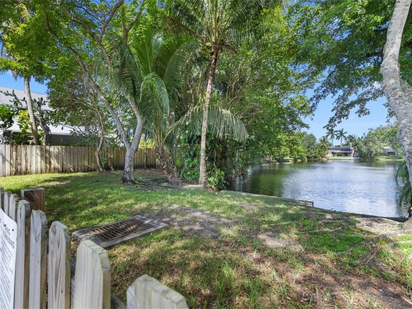 4770 SW 57th Ter, Davie FL 33314