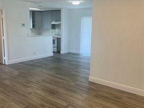 560 SW 14th St, Deerfield Beach FL 33441