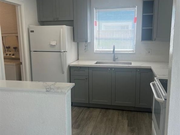 560 SW 14th St, Deerfield Beach FL 33441