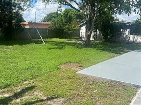 560 SW 14th St, Deerfield Beach FL 33441