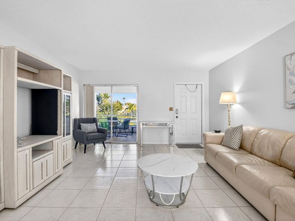 94 Stratford G, West Palm Beach FL 33417