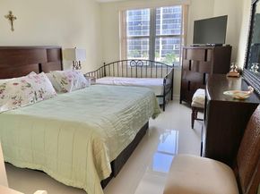 1985 S Ocean Drive 3C, Hallandale Beach FL 33009