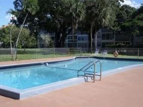 3990 NW 42nd Ave 311, Lauderdale Lakes FL 33319