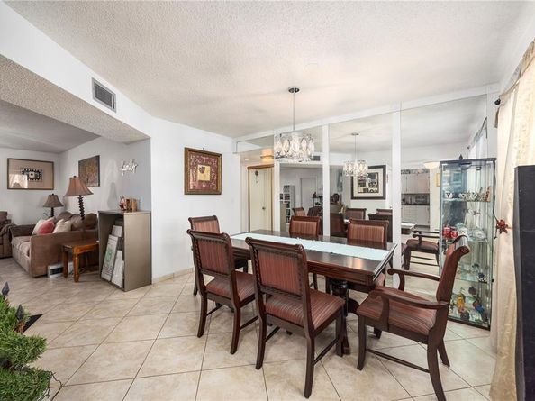 3990 NW 42nd Ave 311, Lauderdale Lakes FL 33319