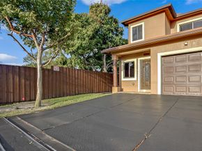 1461-1463 SW 40th Ter, Fort Lauderdale FL 33317