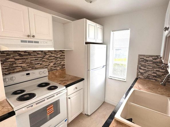 141 West Court, Royal Palm Beach FL 33411