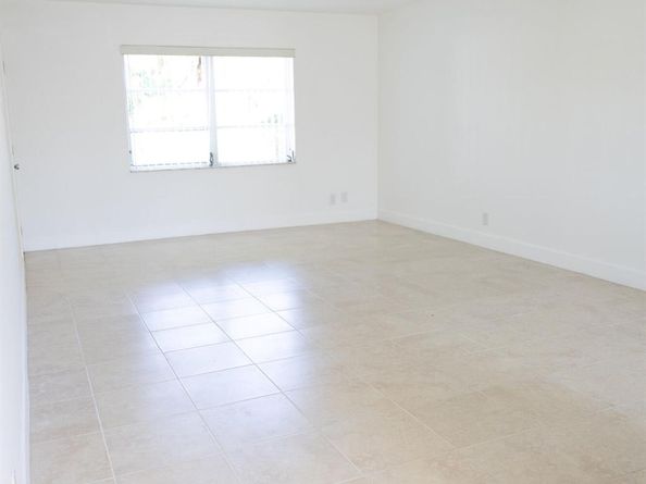 141 West Court, Royal Palm Beach FL 33411