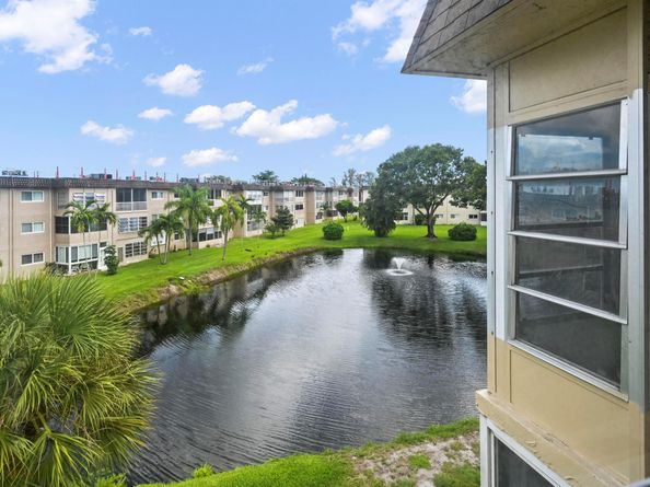 715 Lori Drive 307, Palm Springs FL 33461