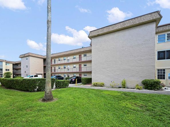 715 Lori Drive 307, Palm Springs FL 33461