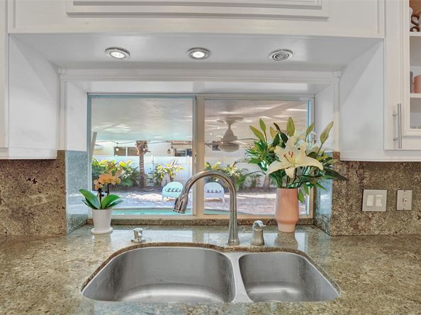 2740 NE 29th St, Fort Lauderdale FL 33306