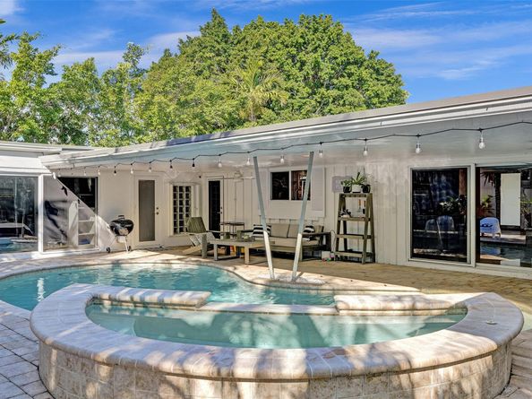 2740 NE 29th St, Fort Lauderdale FL 33306