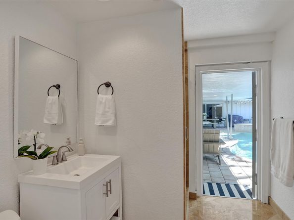 2740 NE 29th St, Fort Lauderdale FL 33306