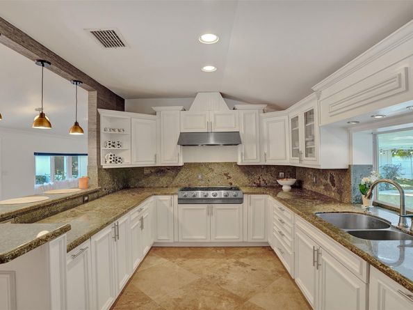 2740 NE 29th St, Fort Lauderdale FL 33306
