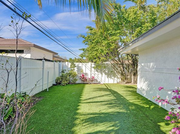 2740 NE 29th St, Fort Lauderdale FL 33306