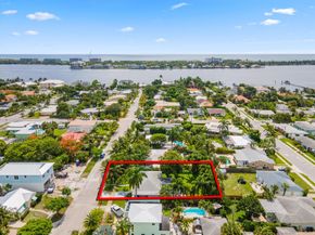 121 Auburn Drive, Lake Worth Beach FL 33460