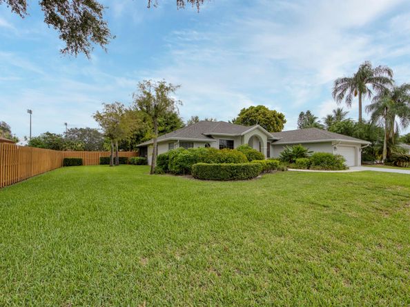 13676 Folkestone Court, Wellington FL 33414