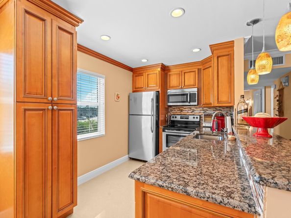 480 Flanders J, Delray Beach FL 33484