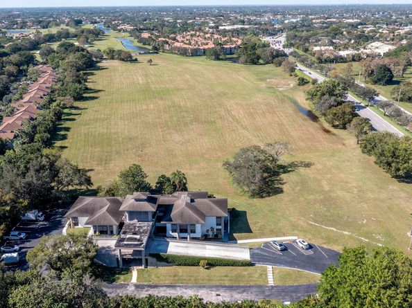 13334 Polo Club Road 224, Wellington FL 33414