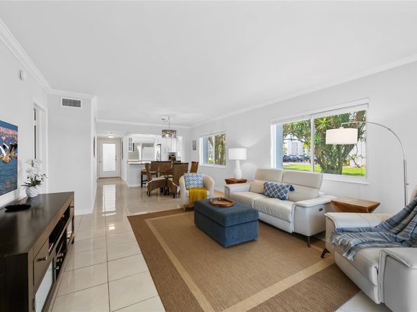 3581 Inverrary Dr 104, Lauderhill FL 33319