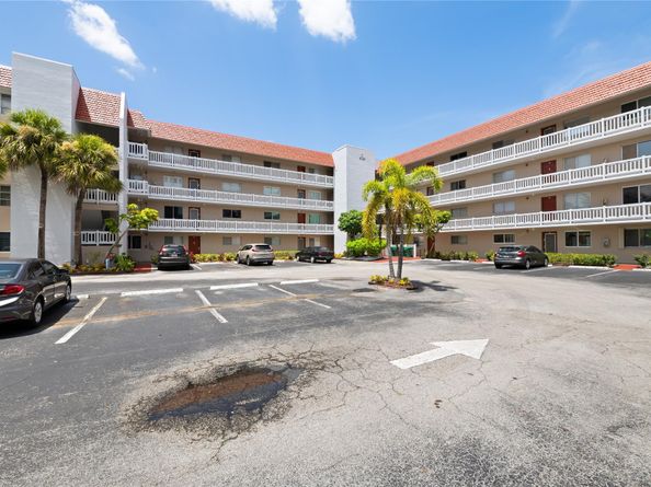3581 Inverrary Dr 104, Lauderhill FL 33319