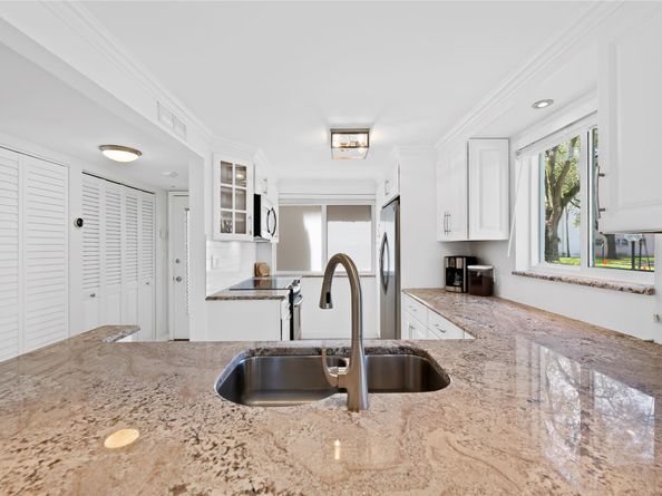 3581 Inverrary Dr 104, Lauderhill FL 33319
