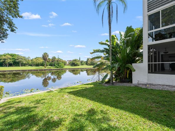 3581 Inverrary Dr 104, Lauderhill FL 33319