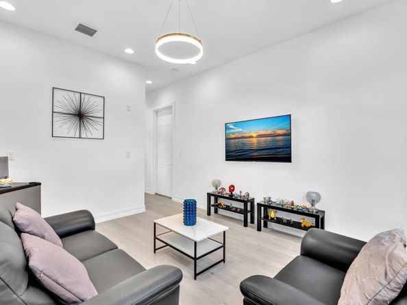 8928 Bastille Cir, Parkland FL 33076