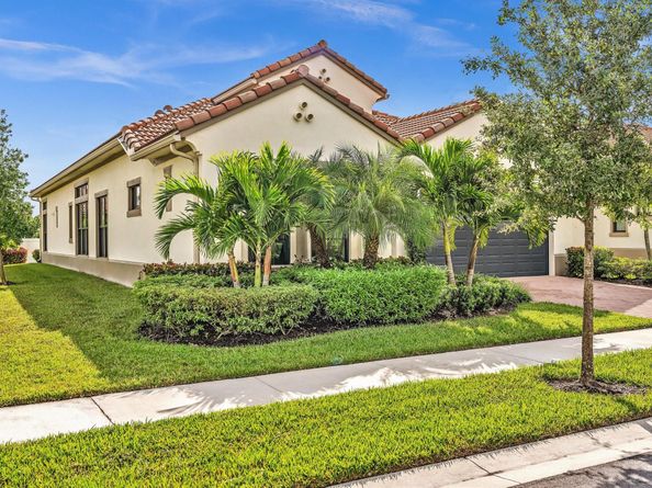 8928 Bastille Cir, Parkland FL 33076