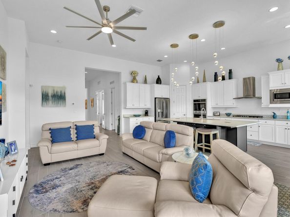 8928 Bastille Cir, Parkland FL 33076