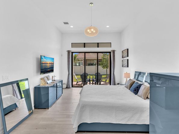 8928 Bastille Cir, Parkland FL 33076