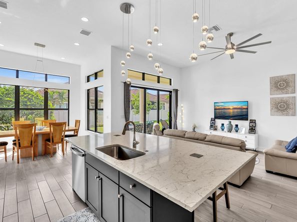 8928 Bastille Cir, Parkland FL 33076