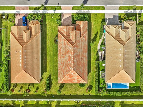 8928 Bastille Cir, Parkland FL 33076