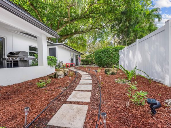 1221 SW 18th St, Fort Lauderdale FL 33315