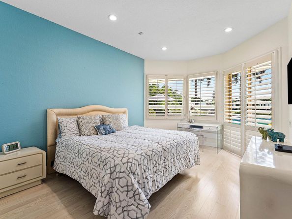 225 Oakview Drive, Delray Beach FL 33445