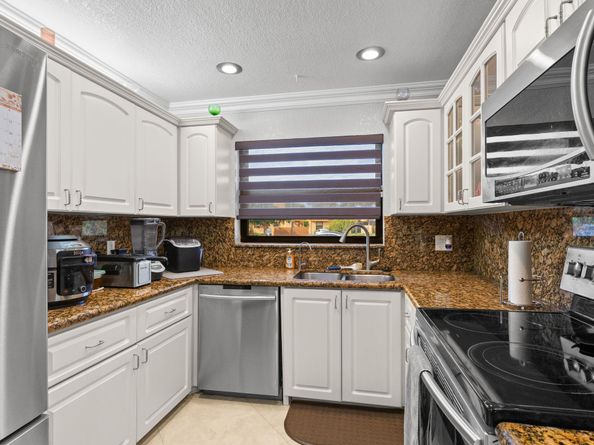 9119 Limetree Ln 169, Pembroke Pines FL 33024