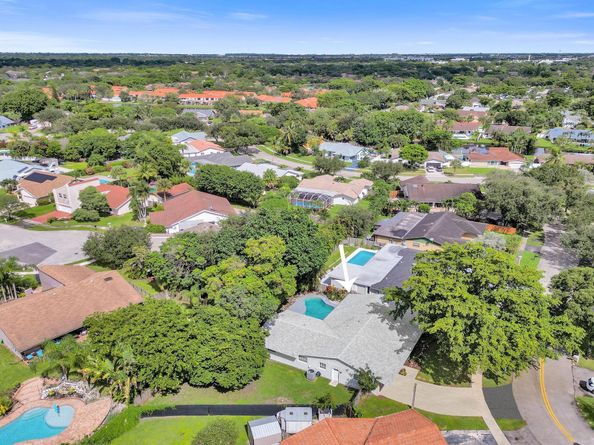 601 NW 76th Ter, Plantation FL 33324