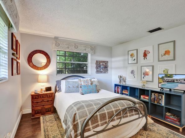 601 NW 76th Ter, Plantation FL 33324