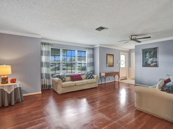 601 NW 76th Ter, Plantation FL 33324