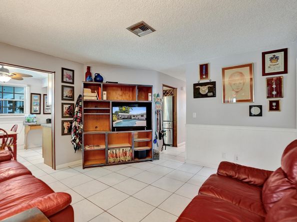 601 NW 76th Ter, Plantation FL 33324