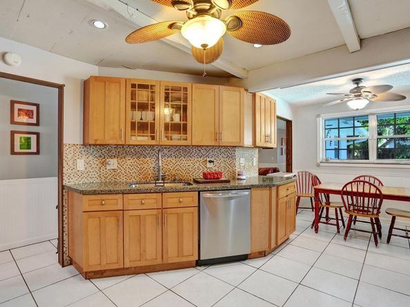 601 NW 76th Ter, Plantation FL 33324