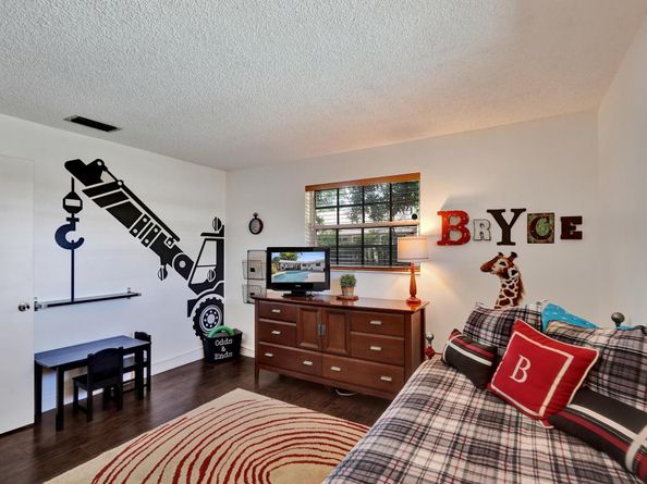 601 NW 76th Ter, Plantation FL 33324