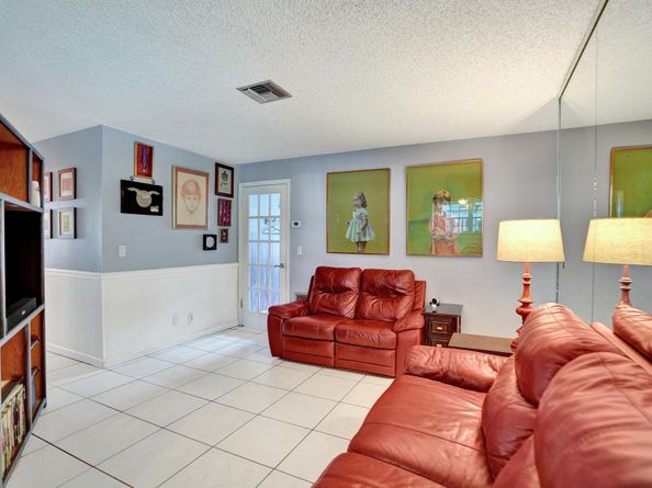 601 NW 76th Ter, Plantation FL 33324