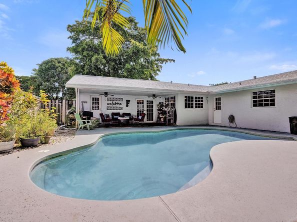 601 NW 76th Ter, Plantation FL 33324