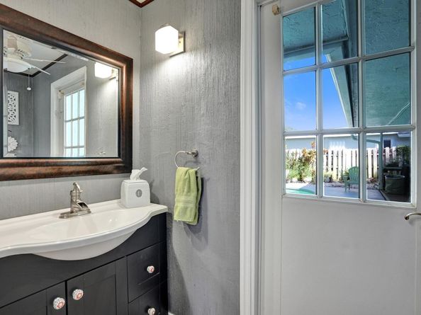 601 NW 76th Ter, Plantation FL 33324