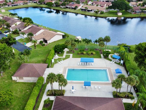 21 Chelsea Lane, Boynton Beach FL 33426