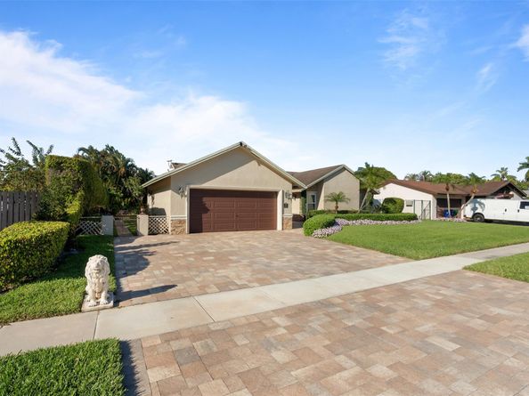 5215 NW 27th Ct, Margate FL 33063