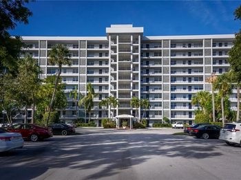 4015 W Palm Aire Dr