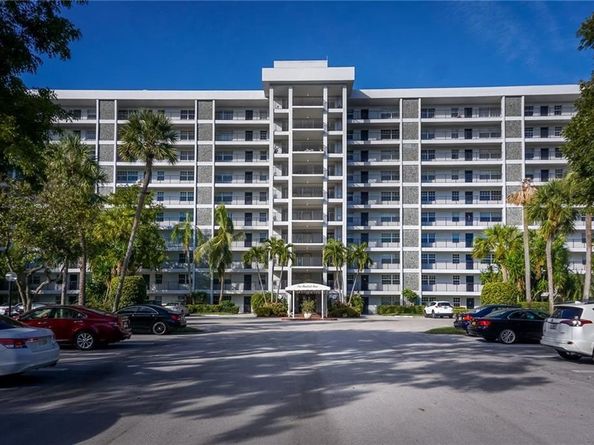 4015 W Palm Aire Dr 702, Pompano Beach FL 33069